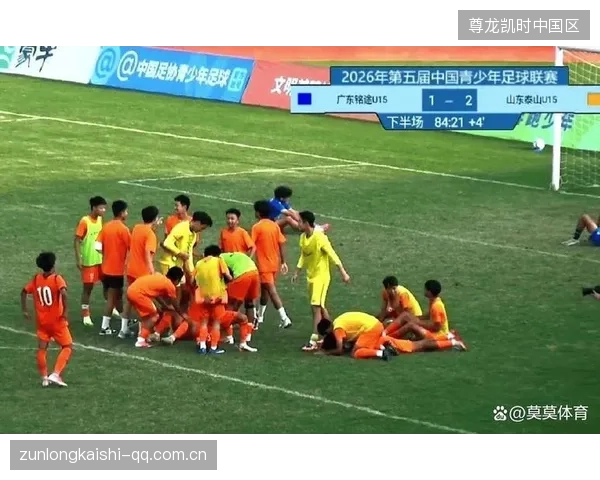 青训边锋连过两人下底传中助攻